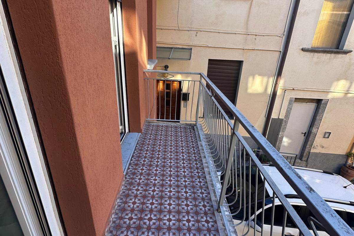 ALBESE CON CASSA CASA SEMINDIPENDENTE 