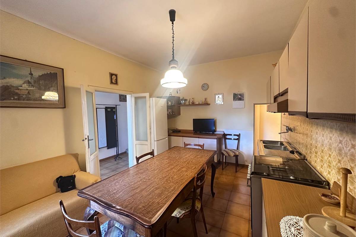 ALBESE CON CASSA CASA SEMINDIPENDENTE 