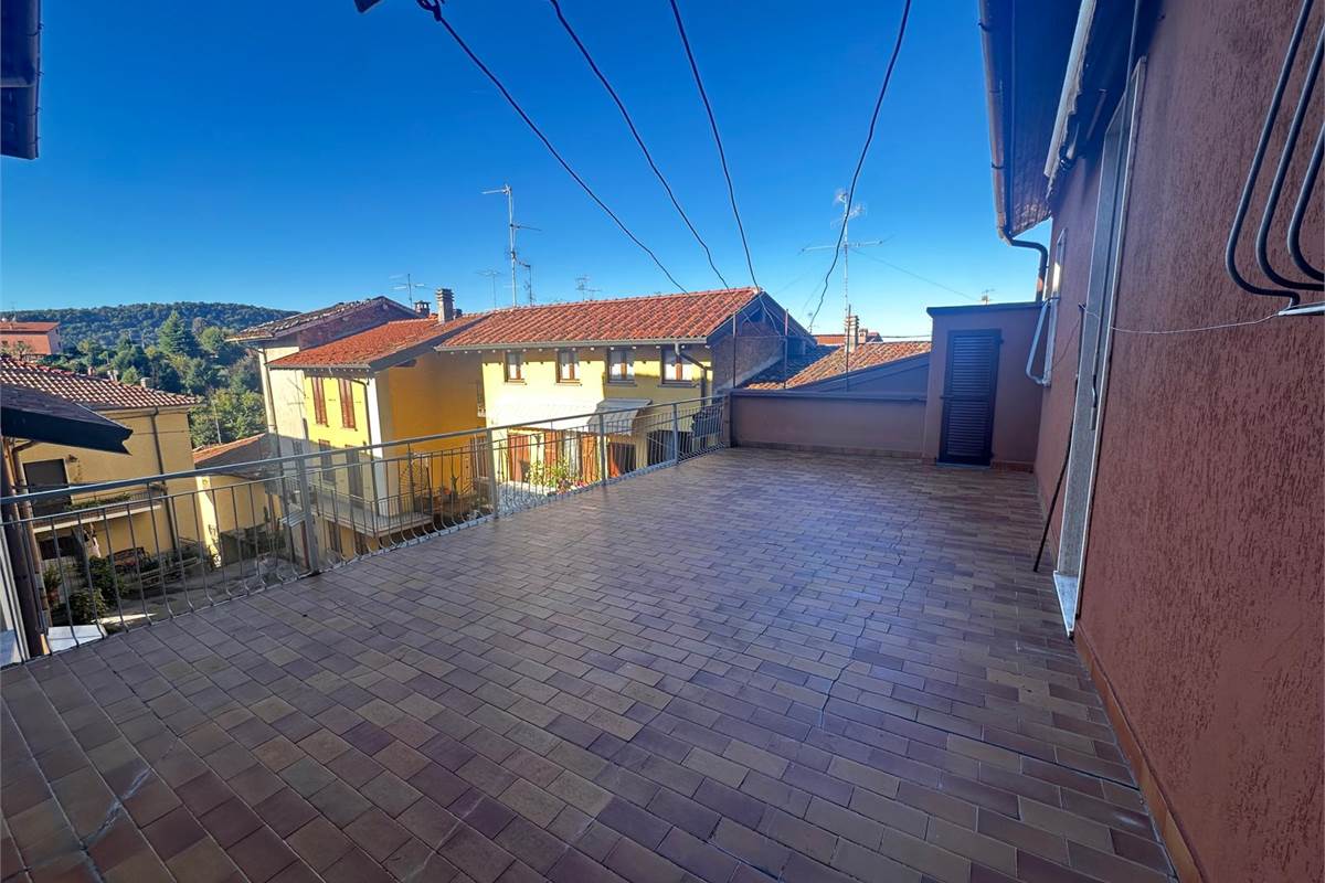ALBESE CON CASSA CASA SEMINDIPENDENTE 