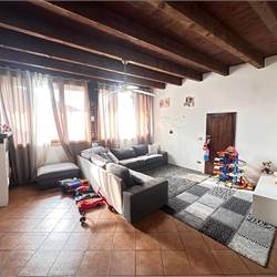 ERBA TRILOCALE SENZA SPESE DI CONDOMINIO 