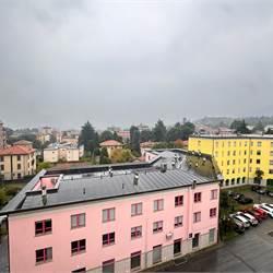 ERBA CENTRO TRILOCALE PIANO ALTO