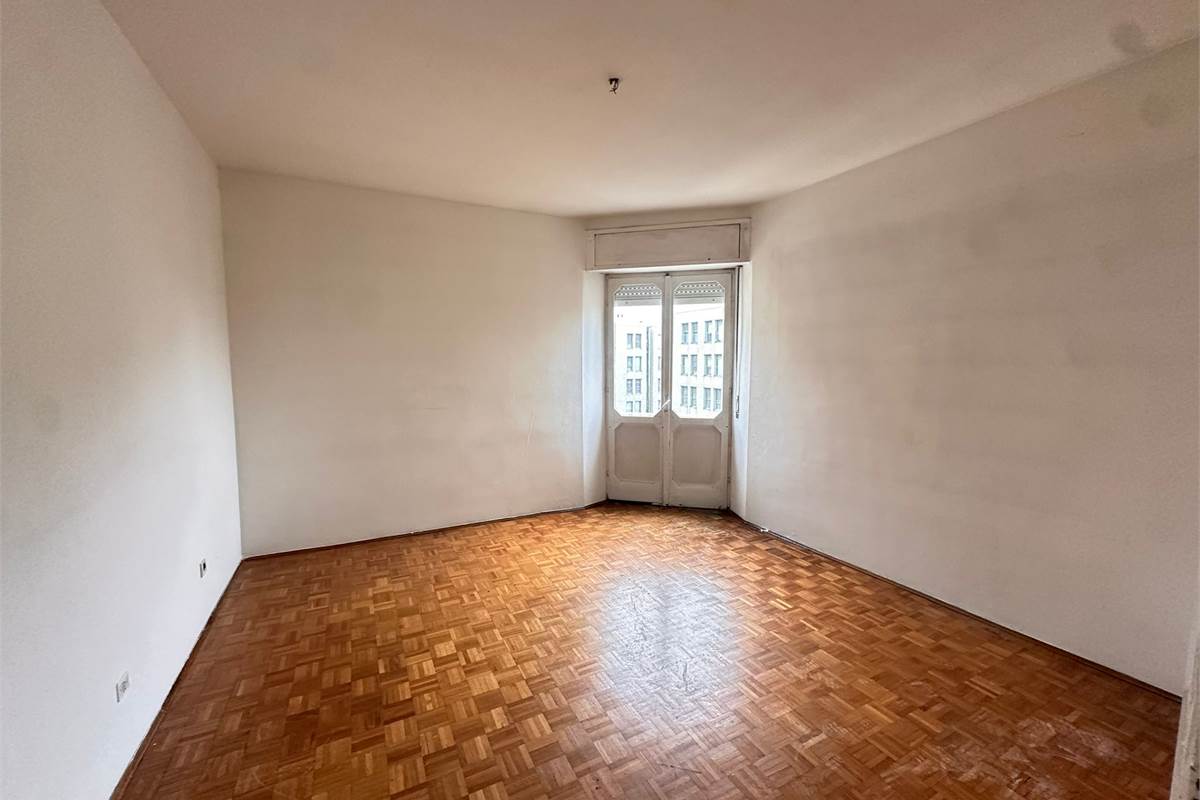 ERBA CENTRO TRILOCALE PIANO ALTO