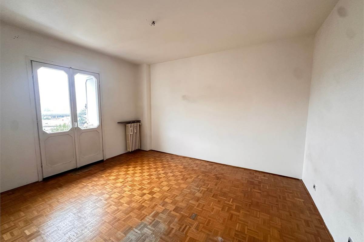 ERBA CENTRO TRILOCALE PIANO ALTO