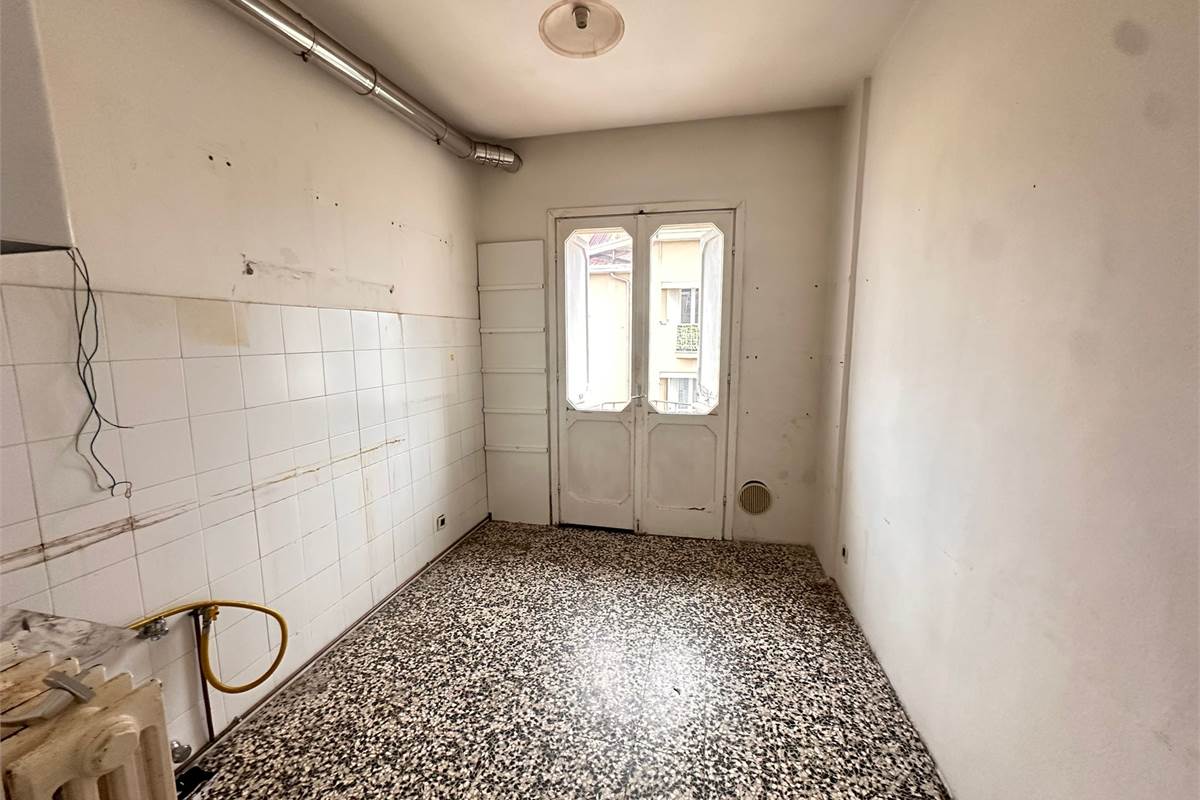 ERBA CENTRO TRILOCALE PIANO ALTO
