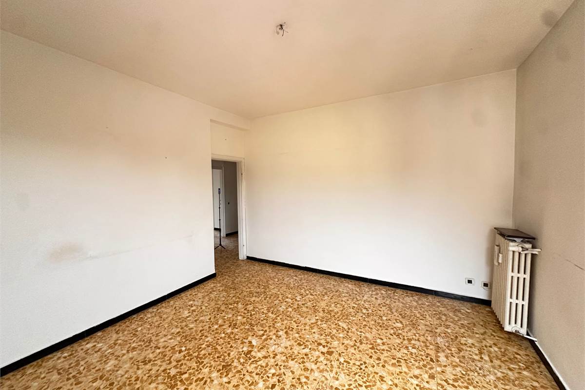 ERBA CENTRO TRILOCALE PIANO ALTO
