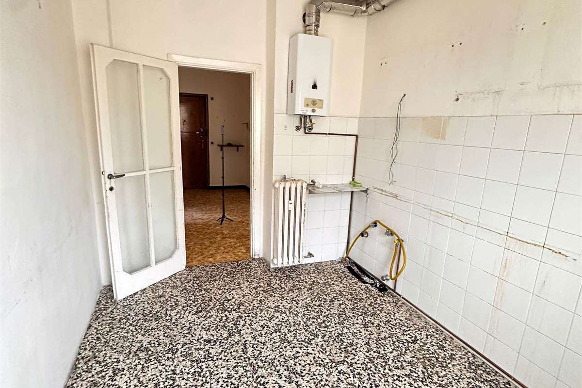ERBA CENTRO TRILOCALE PIANO ALTO