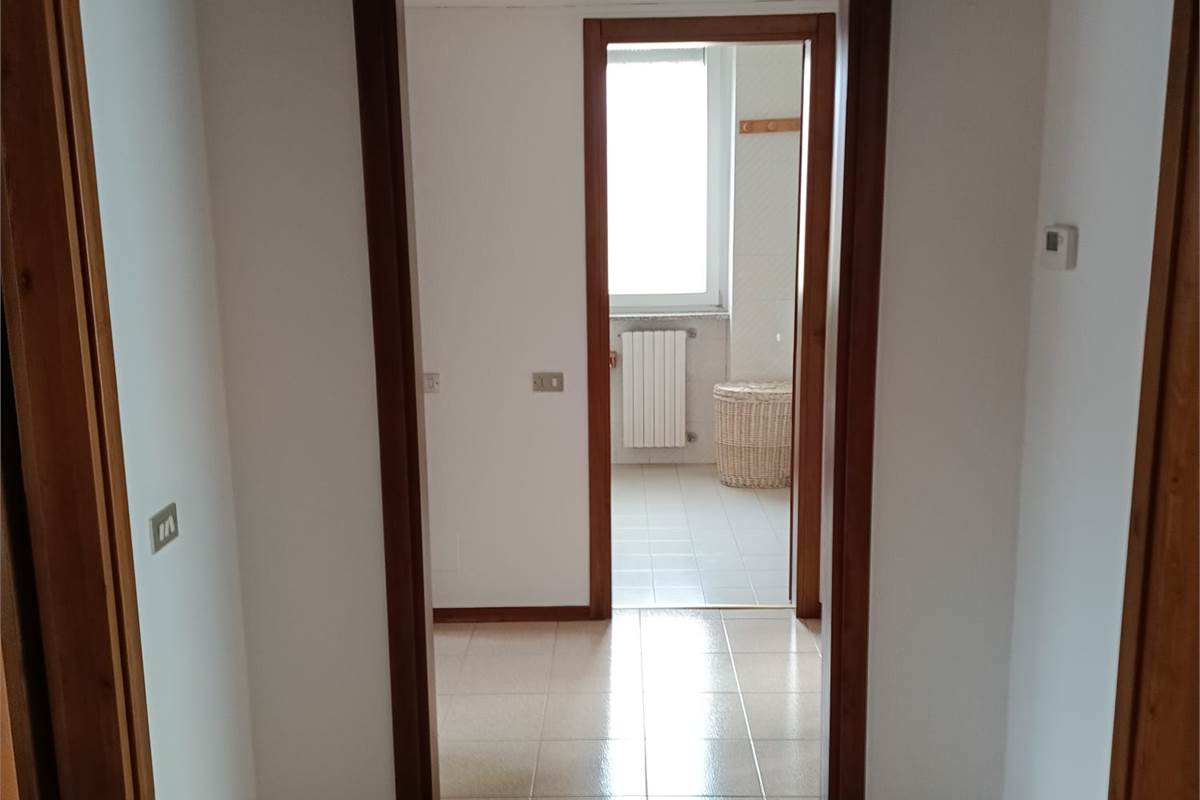 COMO LORA TRILOCALE ARREDATO