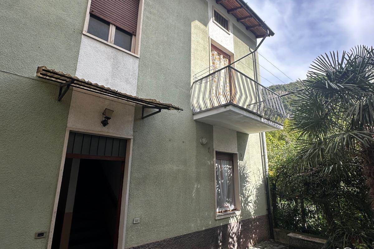 CANZO PORZIONE DI CASA