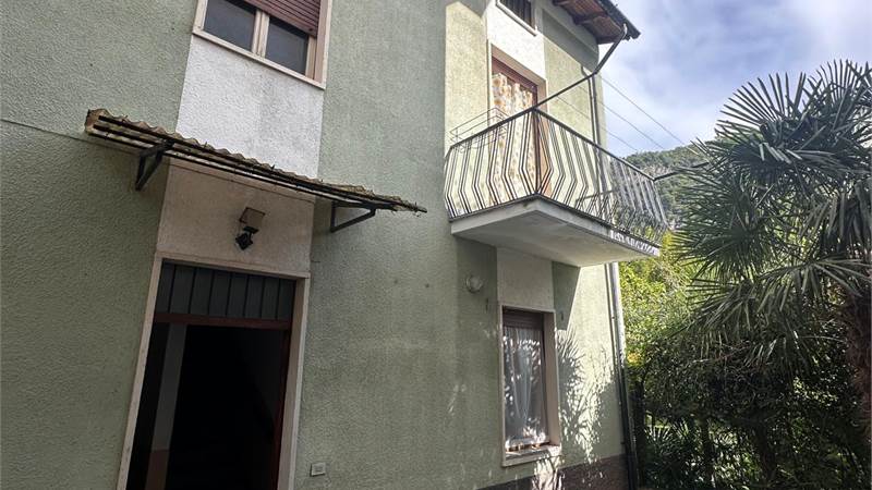 CANZO PORZIONE DI CASA