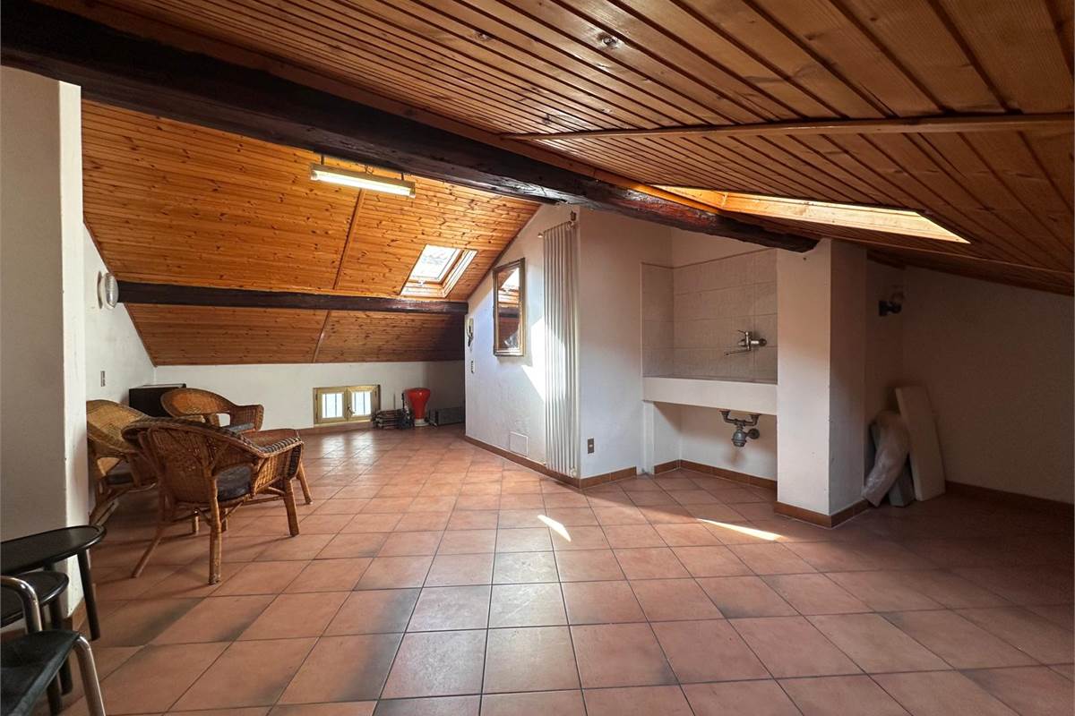 CANZO PORZIONE DI CASA