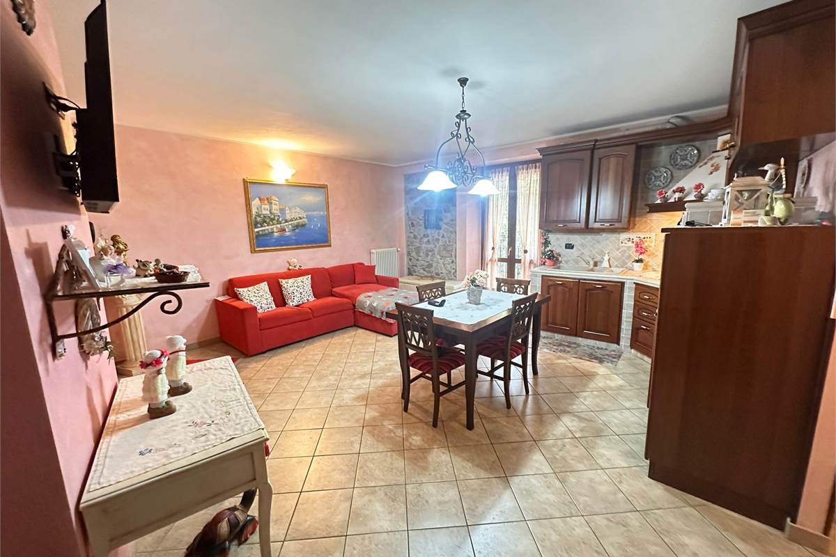 CASTELMARTE TRILOCALE CON AUTORIMESSA