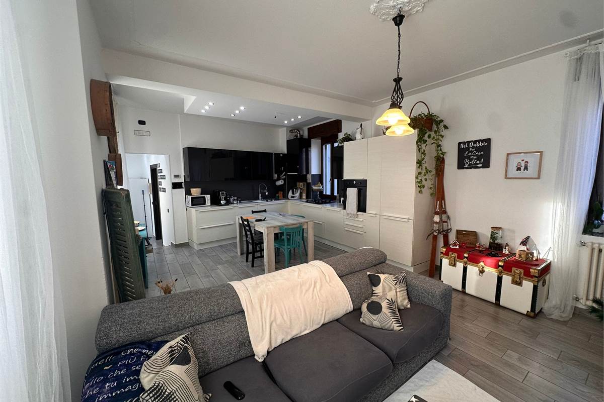 COMO LOC. ALBATE TRILOCALE 