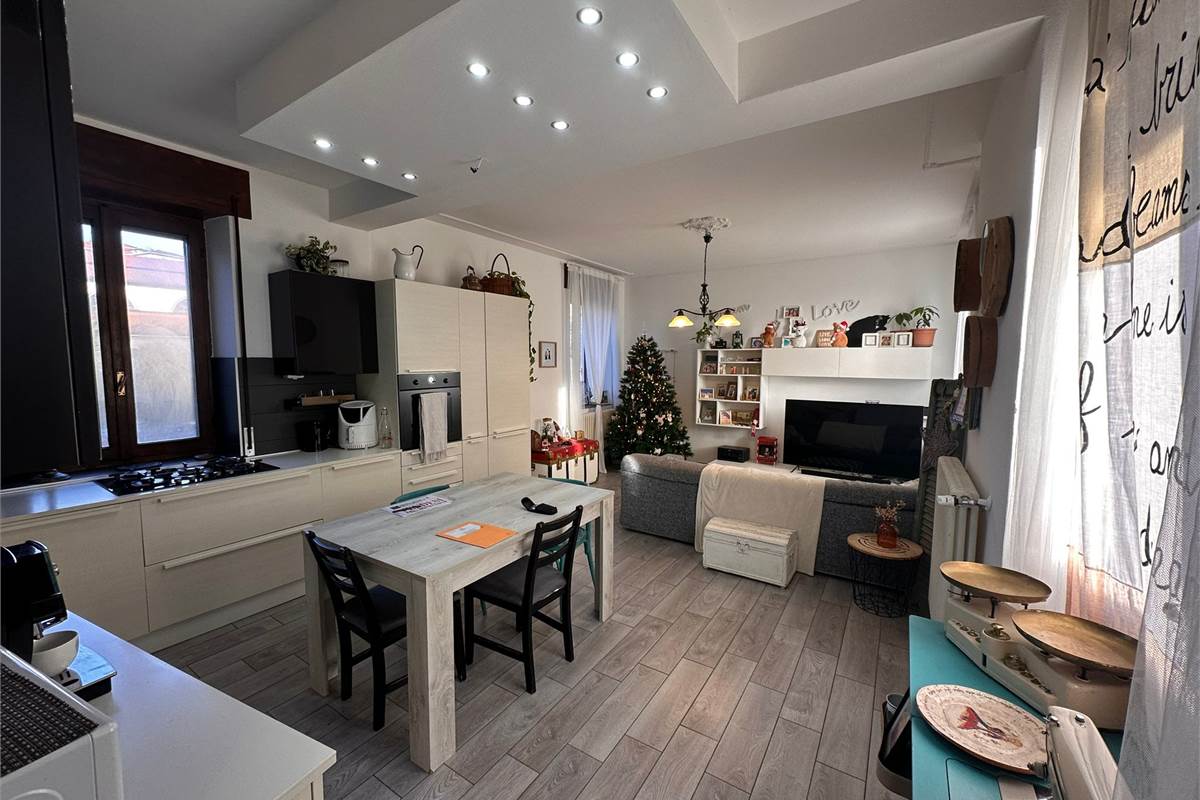 COMO LOC. ALBATE TRILOCALE 