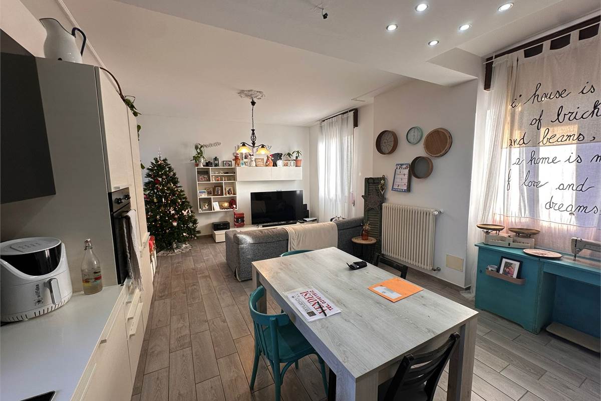 COMO LOC. ALBATE TRILOCALE 