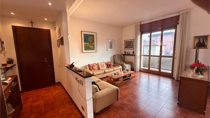 TAVERNERIO PORZIONE DI CASA CON 2 APPARTAMENTI