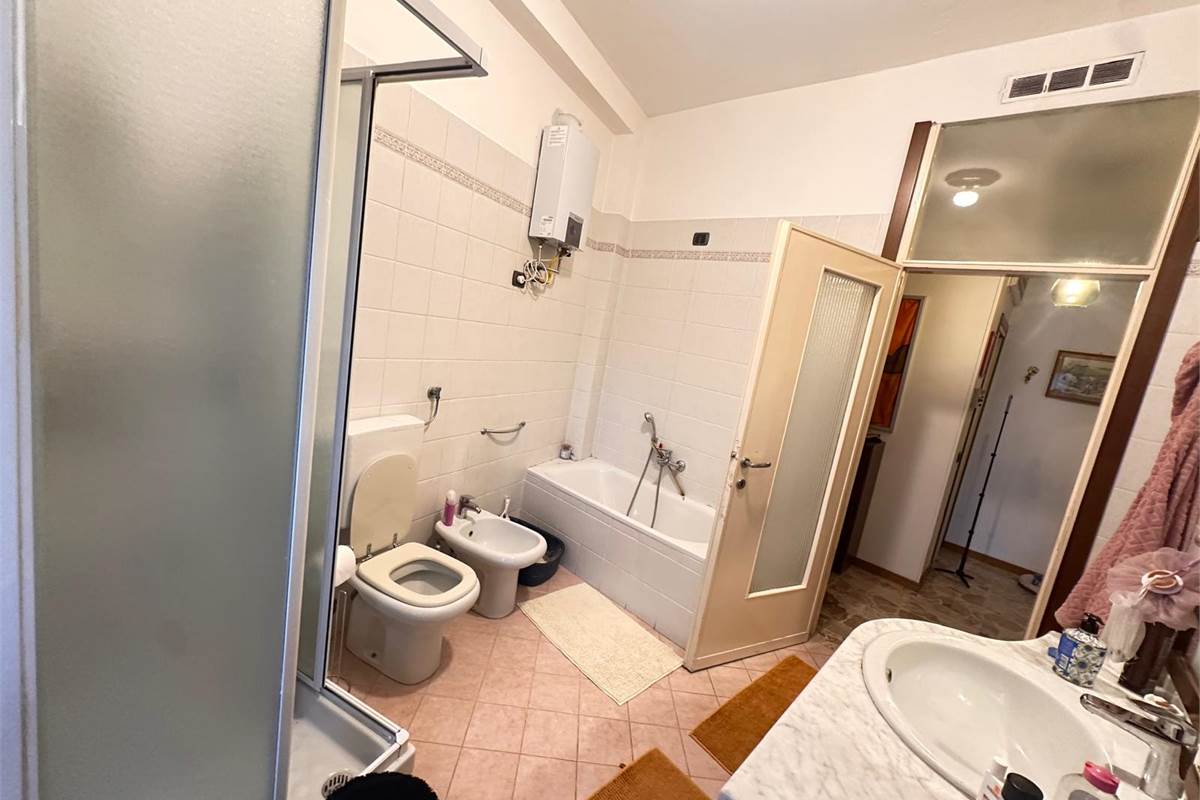 COMO BILOCALE AMPIA METRATURA 