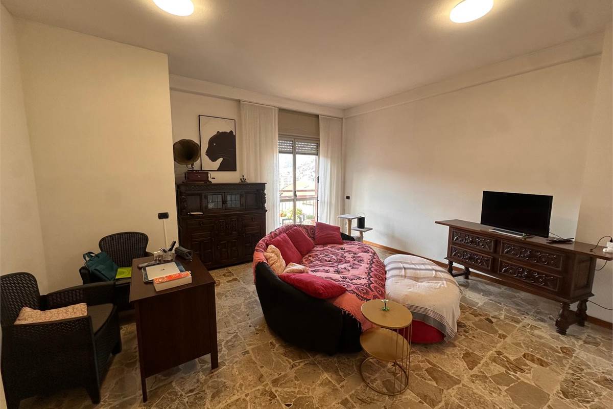 COMO BILOCALE AMPIA METRATURA 