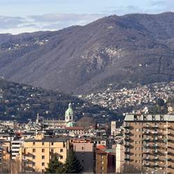 COMO BILOCALE AMPIA METRATURA 