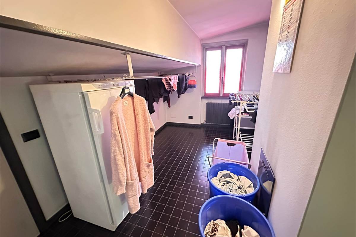 ERBA CASA INDIPENDENTE 2 APPARTAMENTI