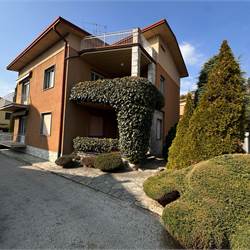 ERBA CASA INDIPENDENTE 2 APPARTAMENTI