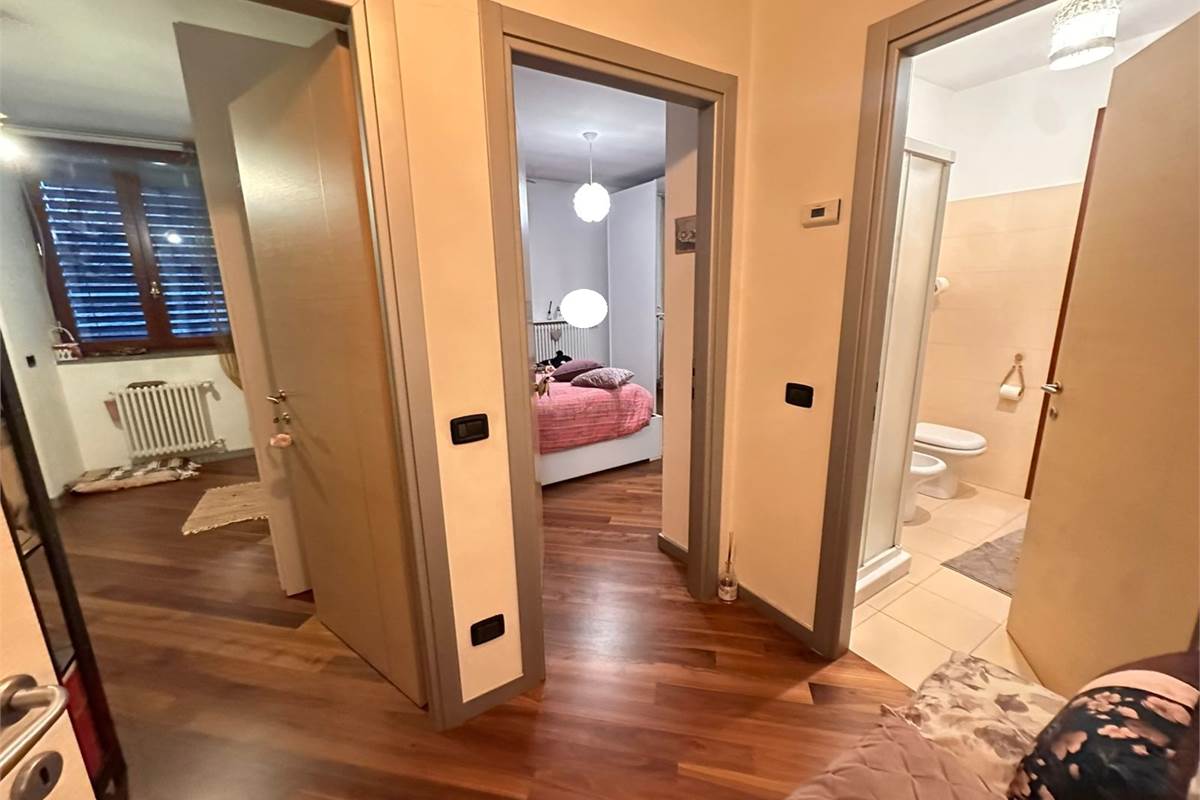 ALBAVILLA TRILOCALE CON TERRAZZO