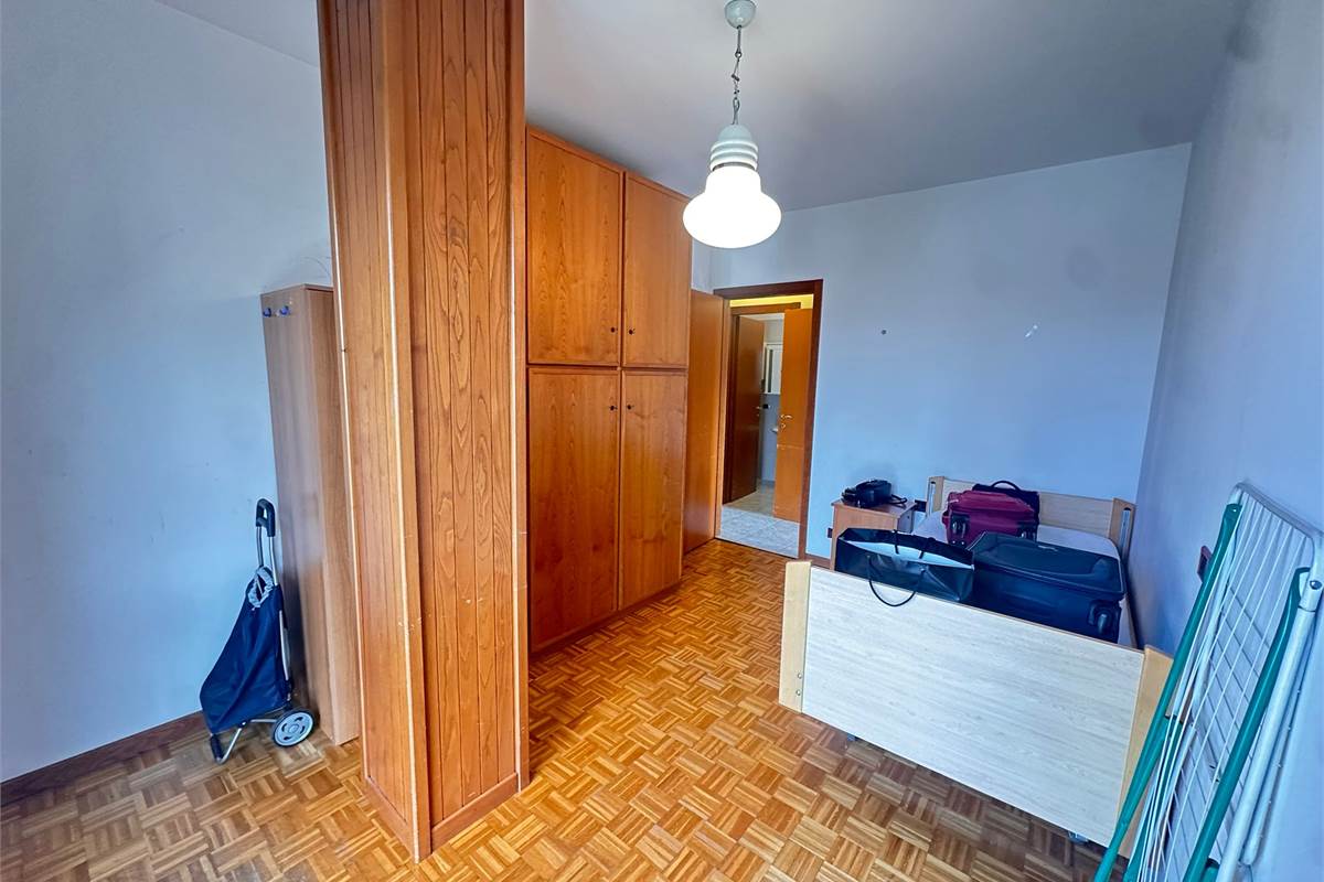 ERBA AMPIO TRILOCALE CON 2 AUTORIMESSE 