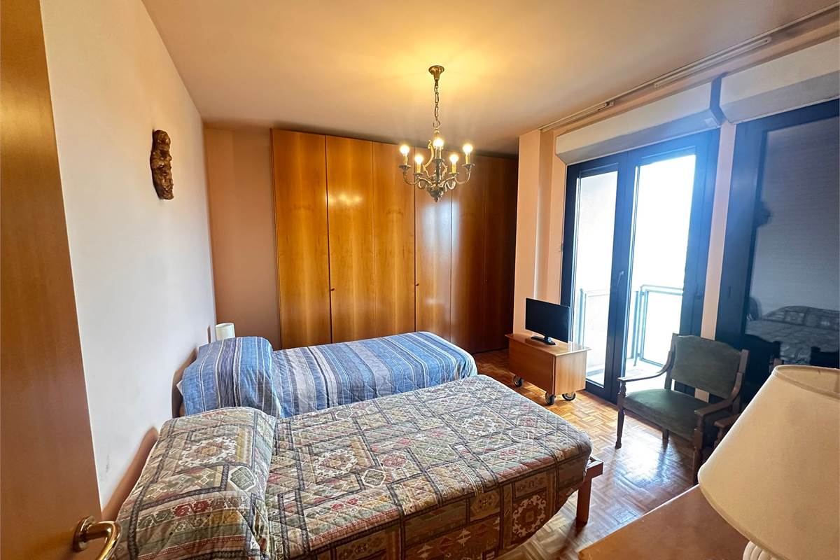 ERBA AMPIO TRILOCALE CON 2 AUTORIMESSE 