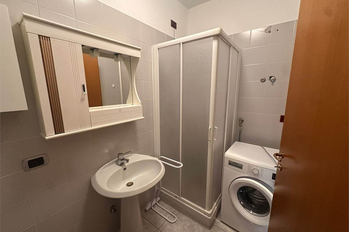 ERBA AMPIO TRILOCALE CON 2 AUTORIMESSE 