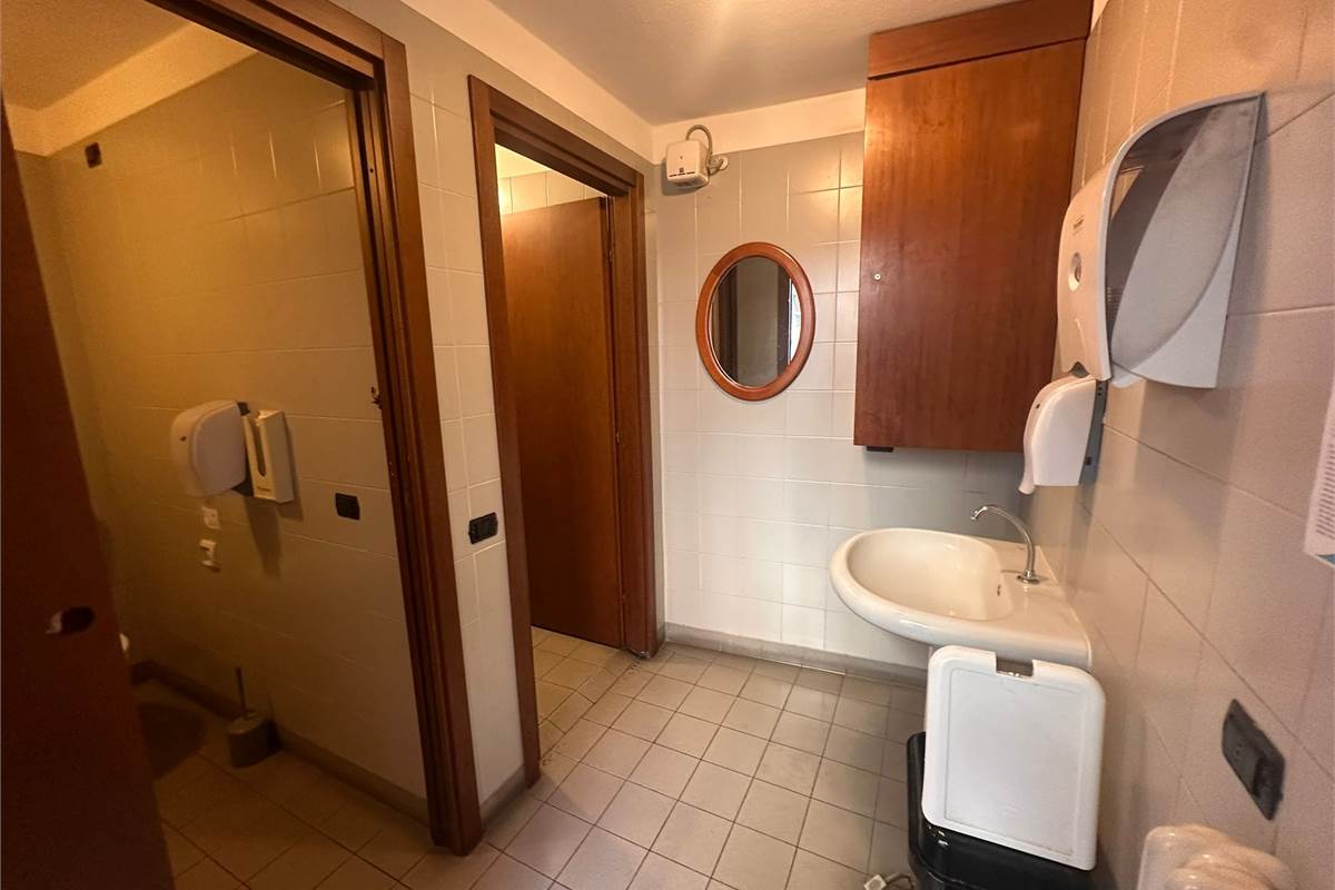 STORICO LOCALE IN CENTRO CANTU'