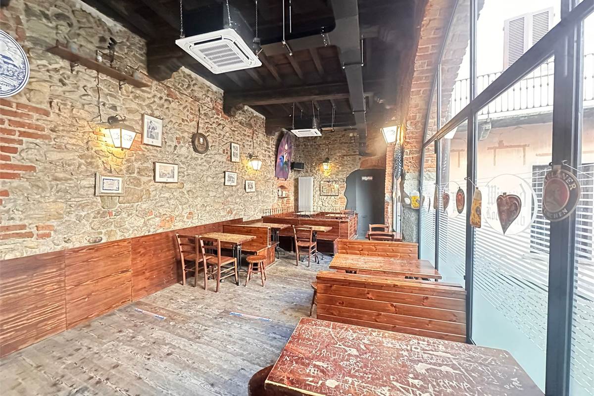 STORICO LOCALE IN CENTRO CANTU'