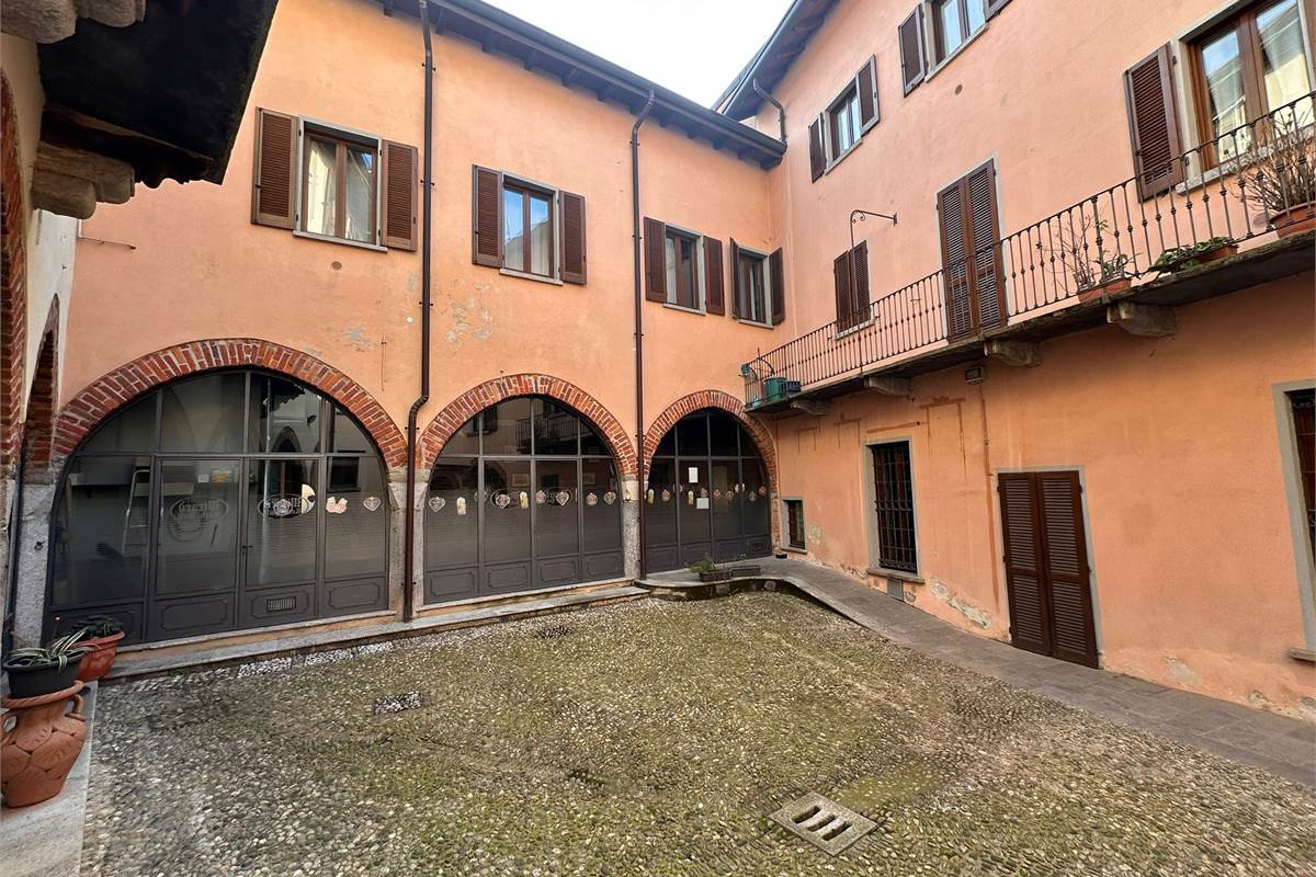 STORICO LOCALE IN CENTRO CANTU'