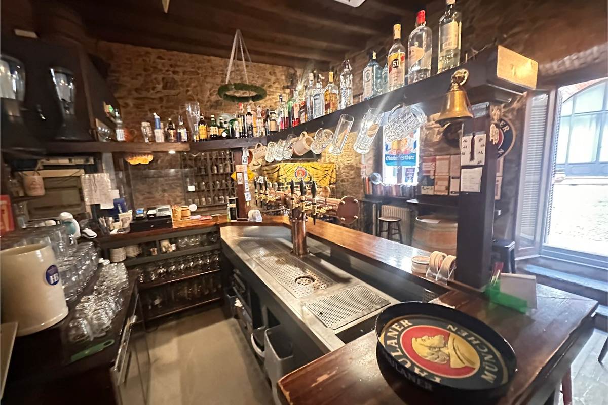 STORICO LOCALE IN CENTRO CANTU'