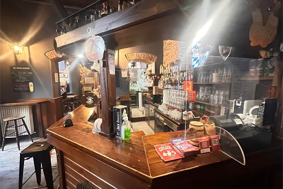 STORICO LOCALE IN CENTRO CANTU'