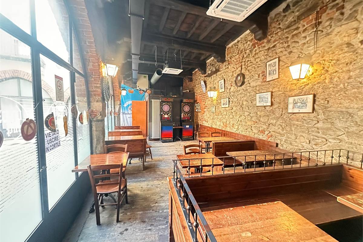 STORICO LOCALE IN CENTRO CANTU'