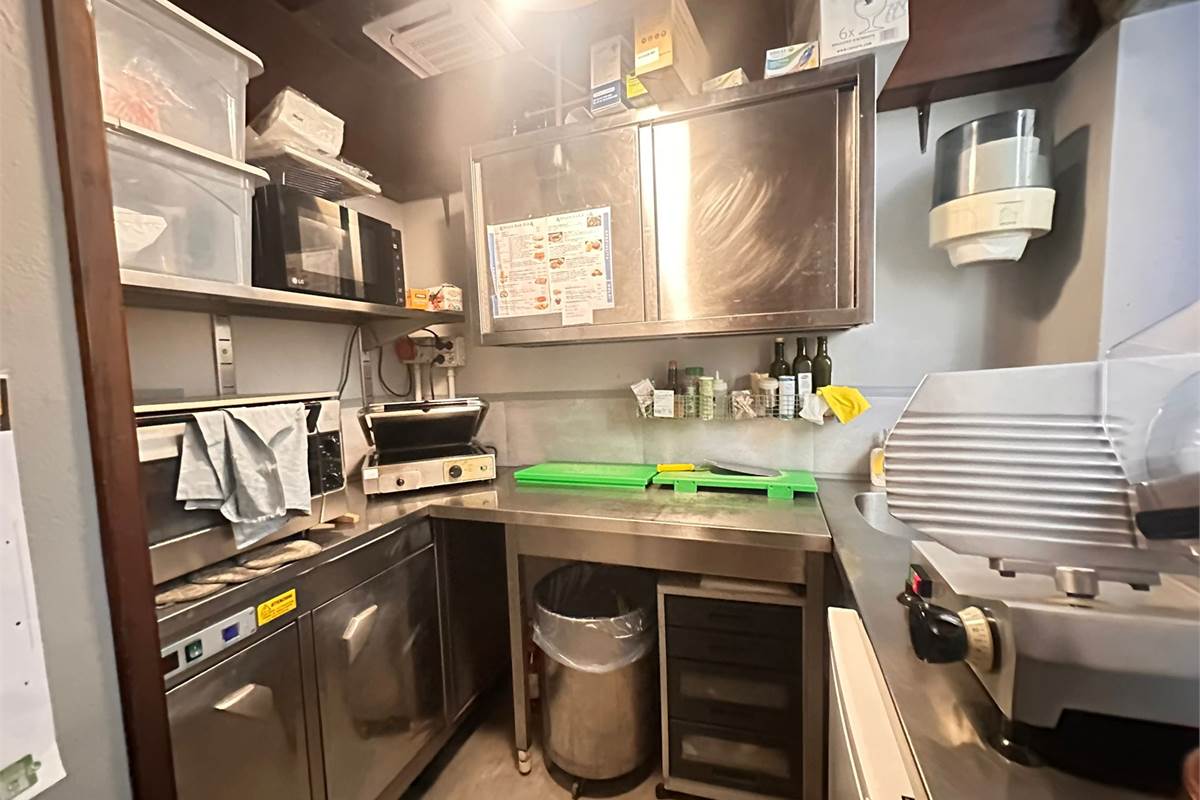 STORICO LOCALE IN CENTRO CANTU'