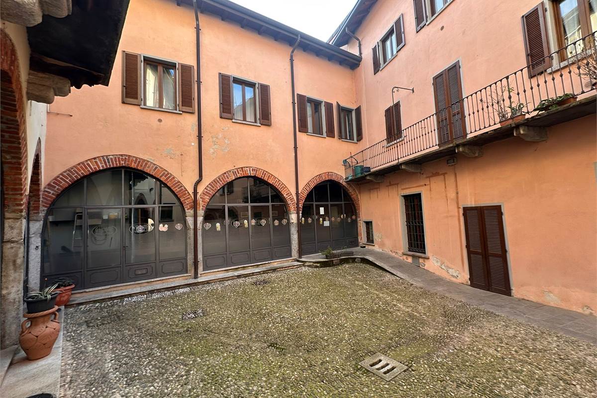 STORICO LOCALE IN CENTRO CANTU'