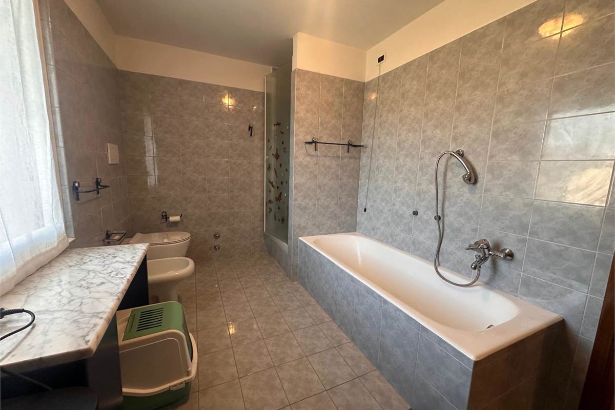 VILLETTA A SCHIERA DI TESTA