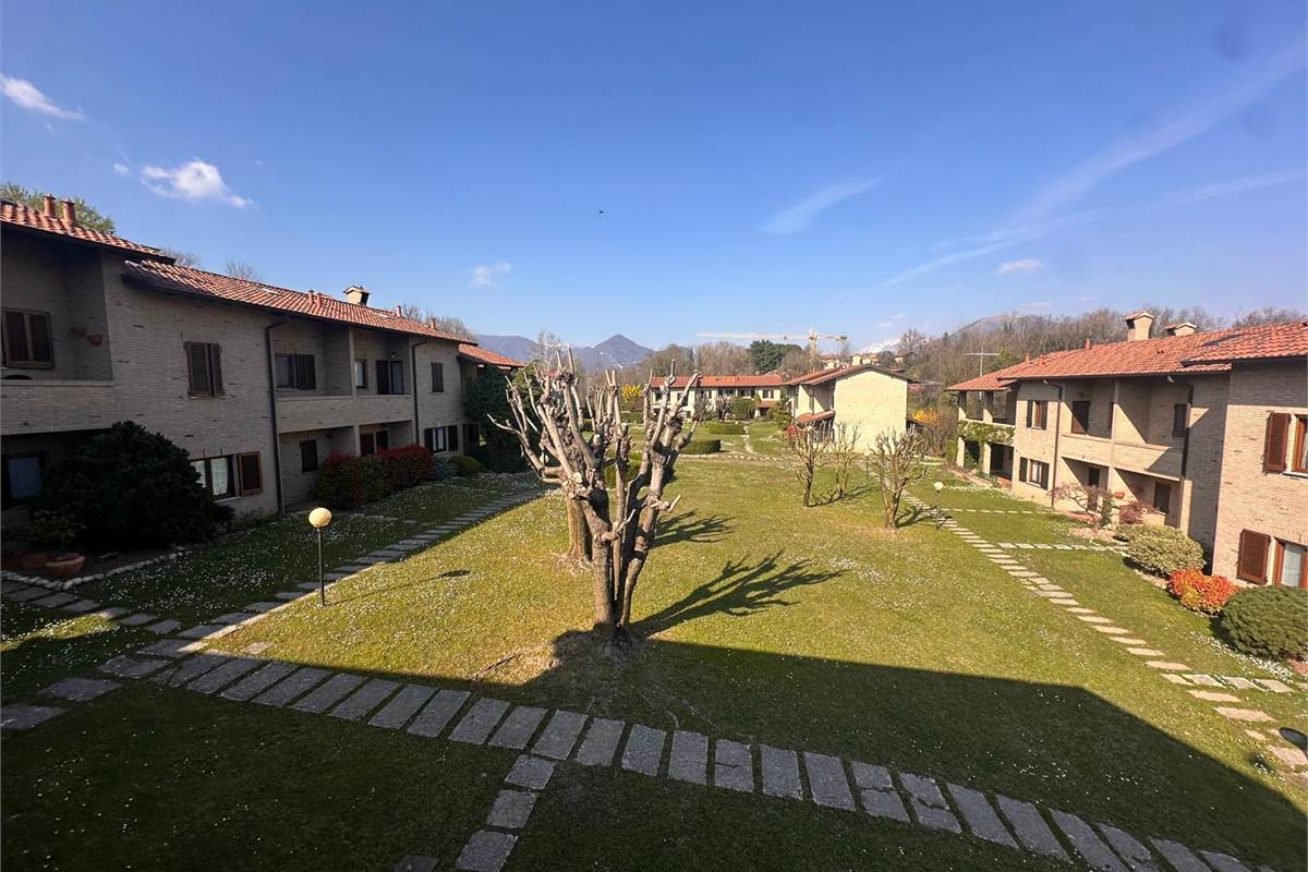 VILLETTA A SCHIERA DI TESTA