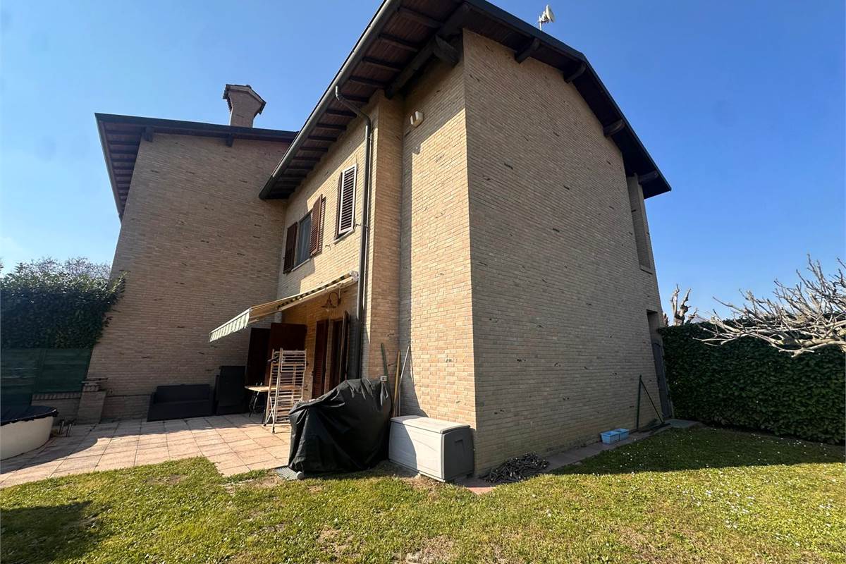 VILLETTA A SCHIERA DI TESTA