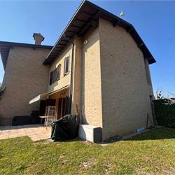 VILLETTA A SCHIERA DI TESTA