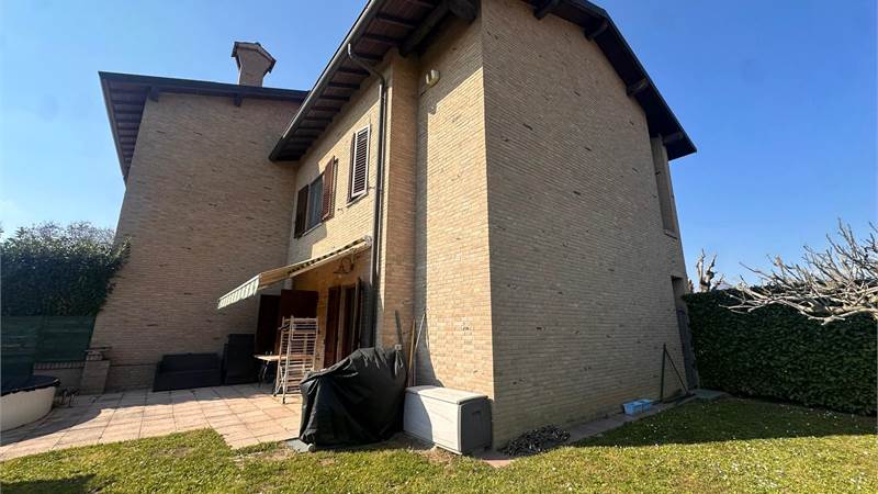 VILLETTA A SCHIERA DI TESTA