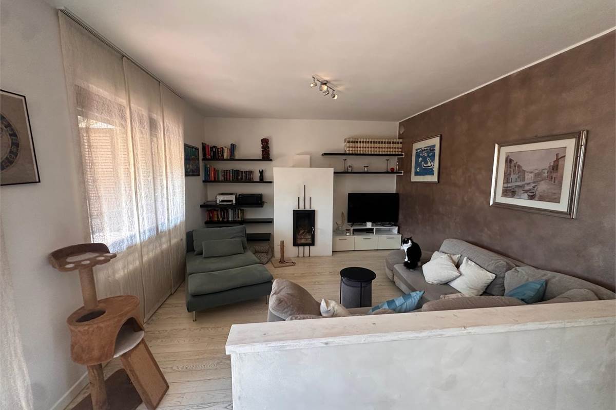 VILLETTA A SCHIERA DI TESTA