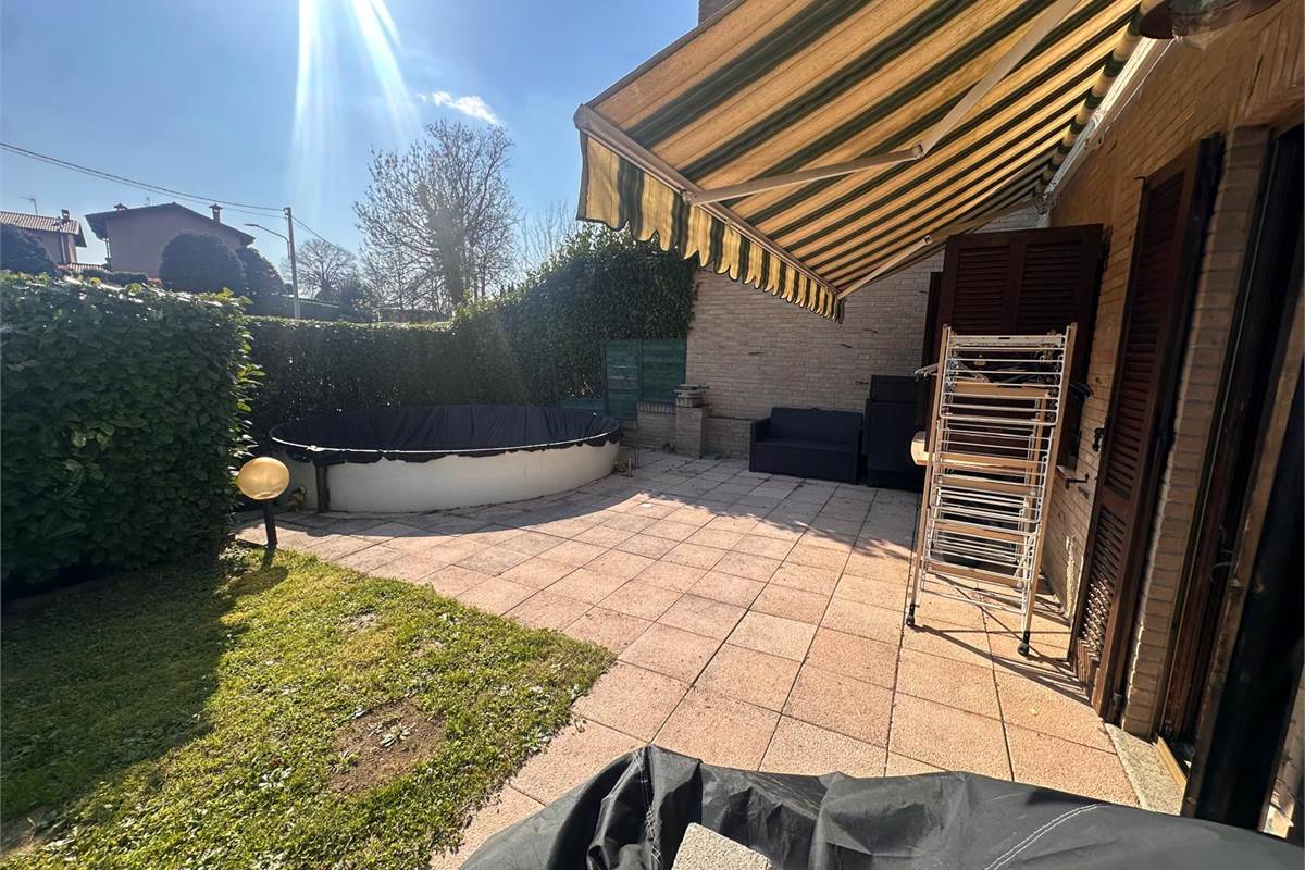 VILLETTA A SCHIERA DI TESTA