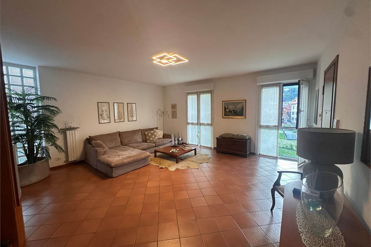 3 locali In Vendita a Erba