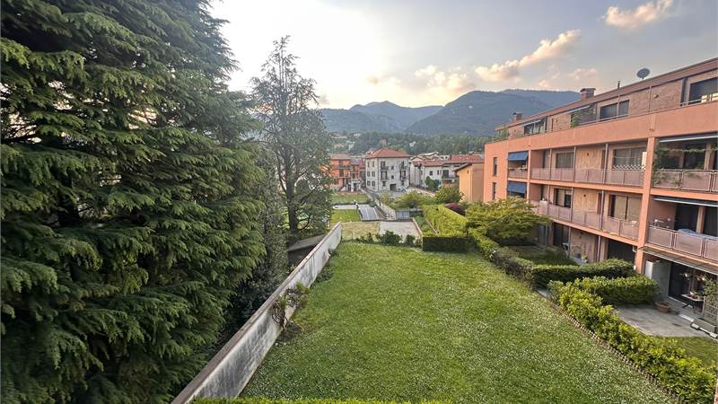 3 locali In Vendita a Erba