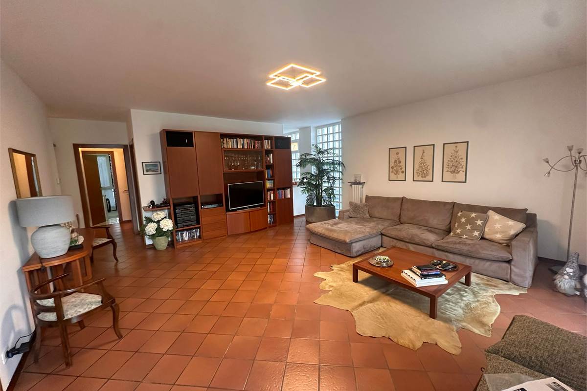 3 locali In Vendita a Erba