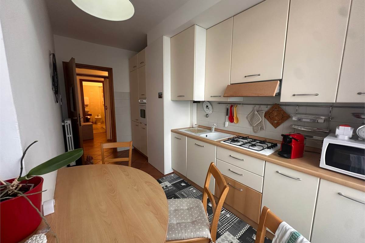 3 locali In Vendita a Erba