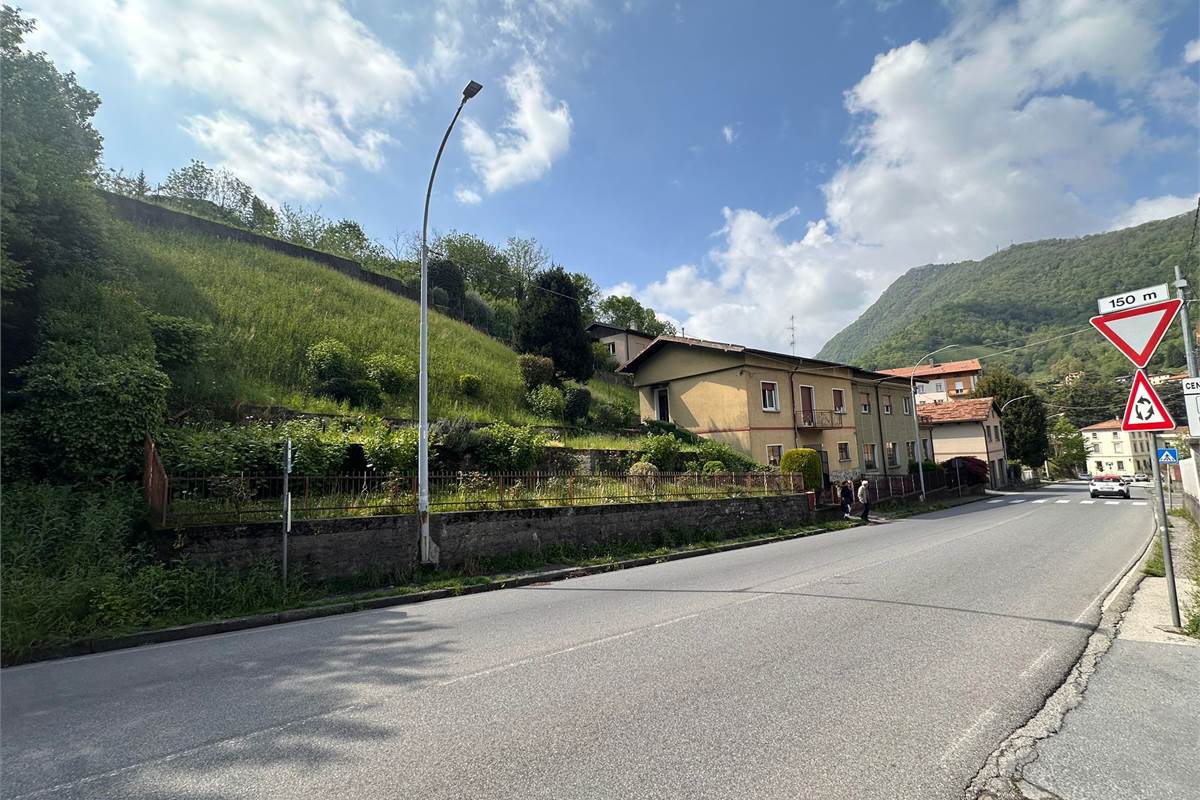 ASSO PORZIONE DI CASA CON TERRENO
