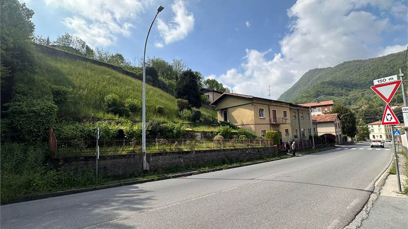 ASSO PORZIONE DI CASA CON TERRENO