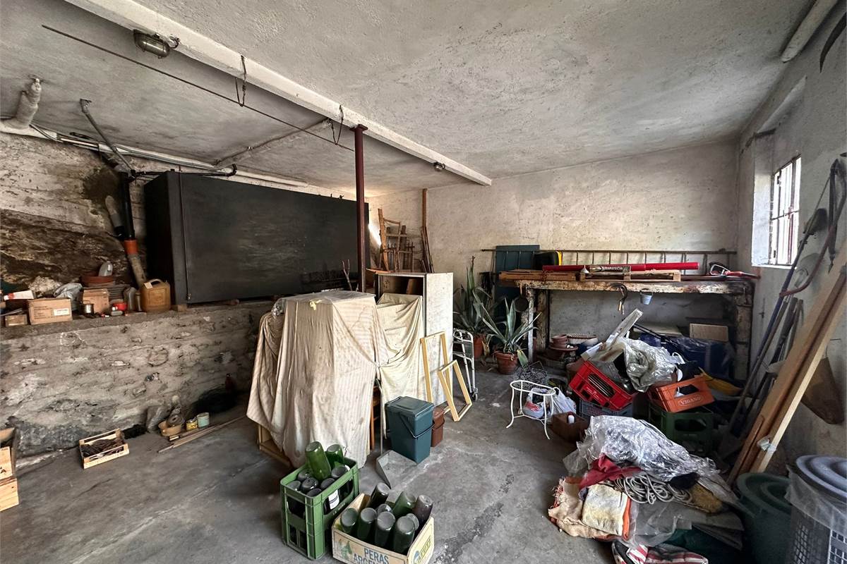 ASSO PORZIONE DI CASA CON TERRENO